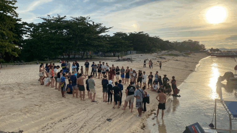 Scuba Junkie SEAS: Who Are We?